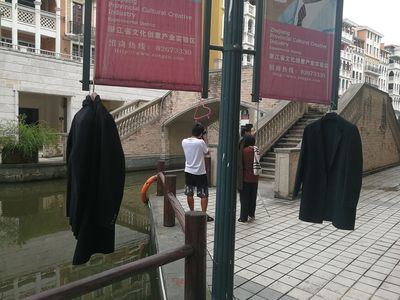 杭州網(wǎng)店模特 音樂(lè)節(jié)拍下的時(shí)尚舞者，200套服裝的拍攝速寫(xiě)